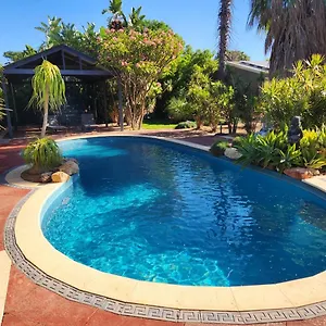 Haven Hideaway Near Airport Guest house